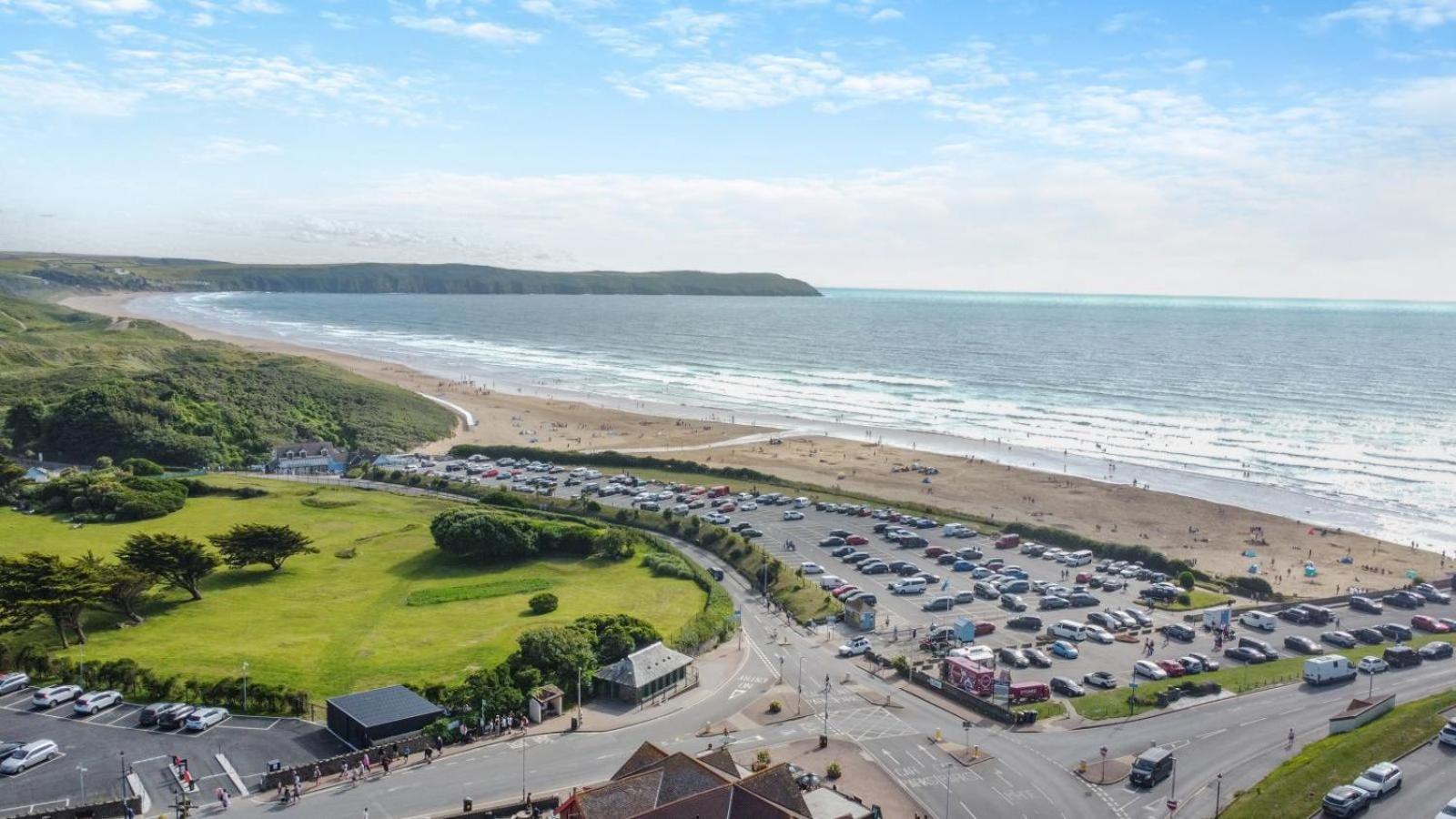 2 Middlecombe - Luxury Apartment At Byron Woolacombe, Only 4 Minute Walk To Woolacombe Beach! Luaran gambar